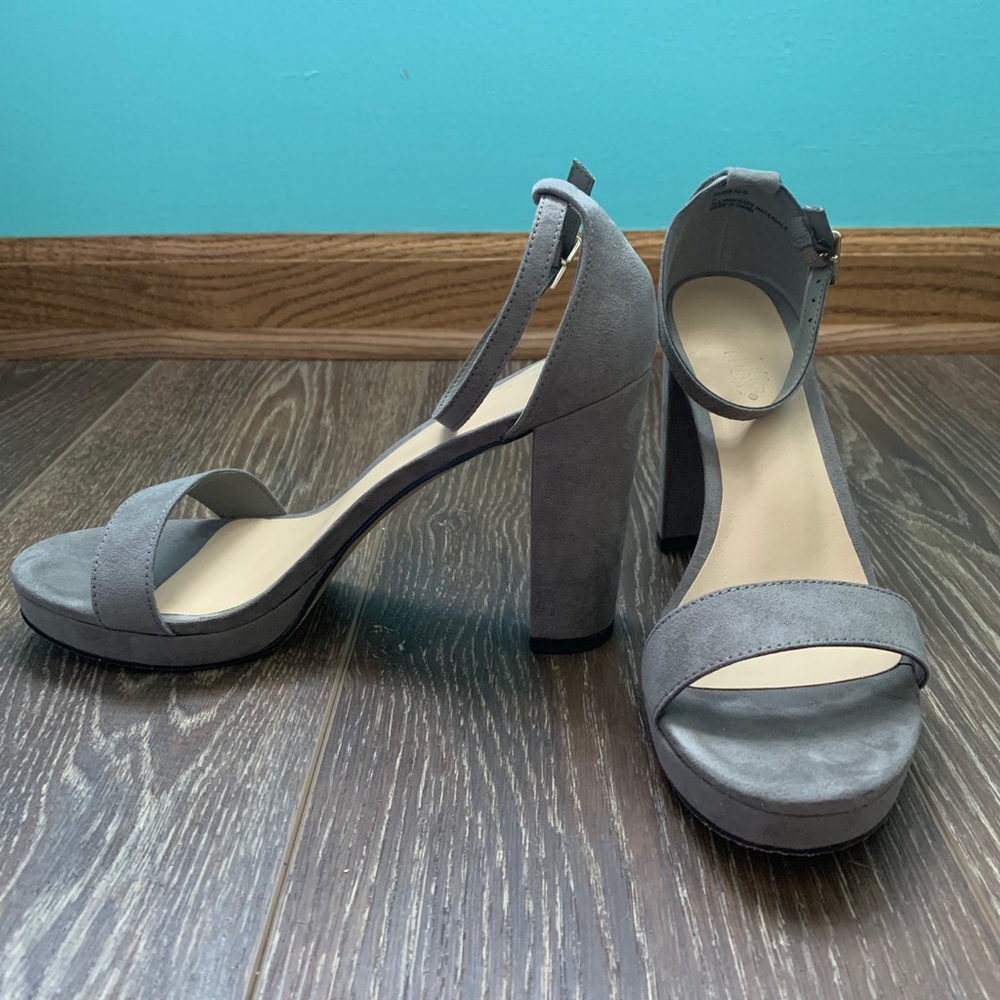 Suede Gray Pumps